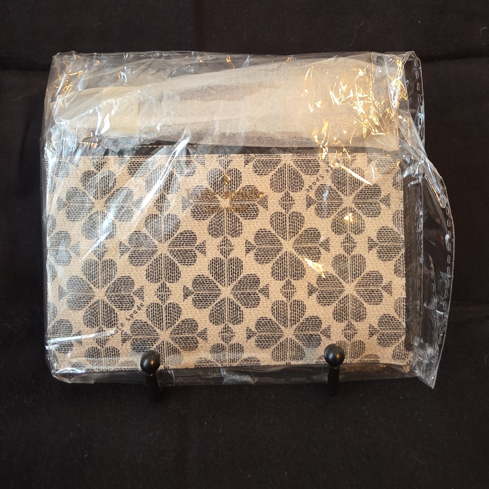 Kate Spade Black Wallet with Gold Zipper - Picture 3 of 10
